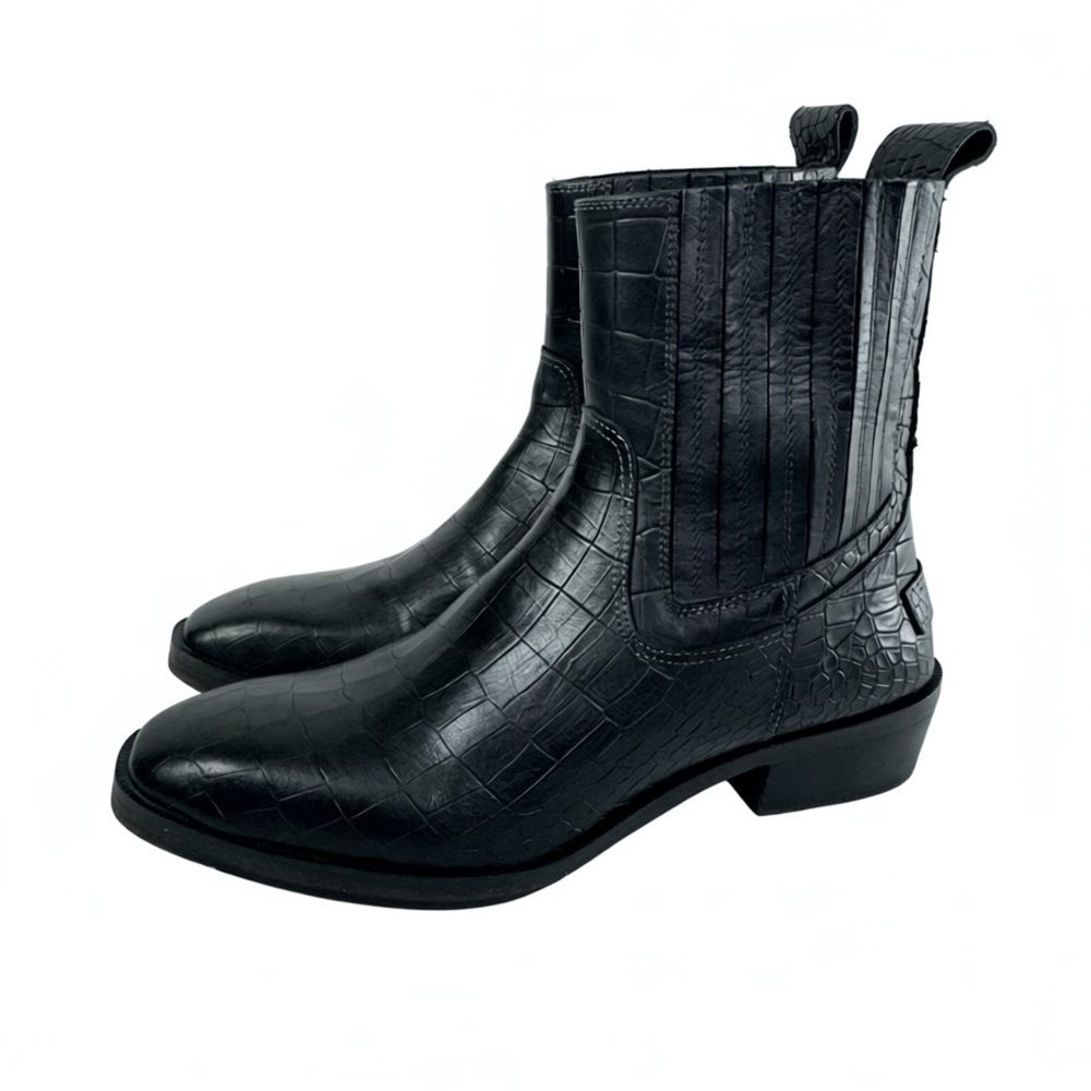 Vintage Foundry Co Women’s Leather Black Croc Embossed Main Ankle Boot